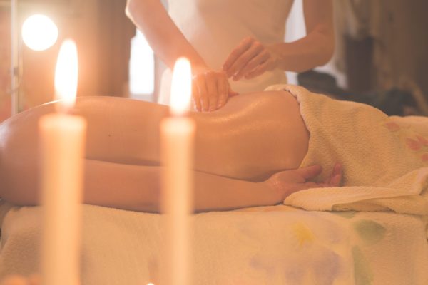 vecteezy_close-up-of-massage-process-woman-hands-do-massage-in-spa_7713794 vecteezy_close-up-of-massage-process-woman-hands-do-massage-in-spa_7713794